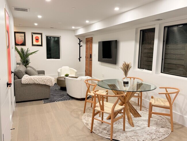 Foto del edificio - 4803 Butterworth Pl NW