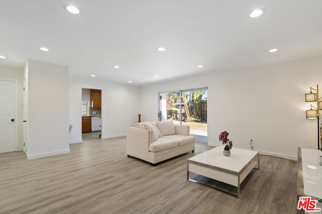Foto principal - 22441 Schoolcraft St