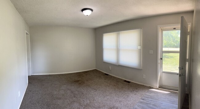 Building Photo - Charming 3-bedroom, 1.5-bathroom home available for rent in Clearwater, KS!