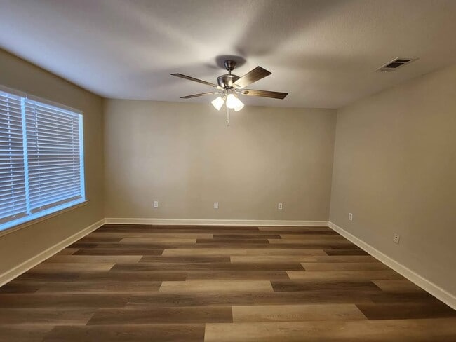 Building Photo - 5080 Gautier Vancleave Rd