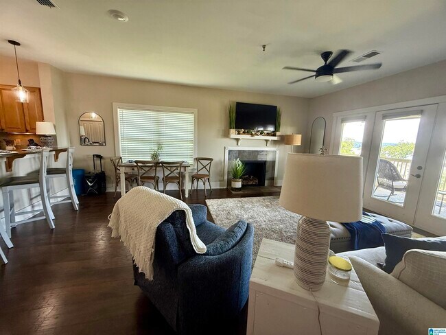 Foto del edificio - 475 River Forest Ln