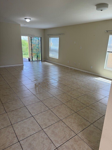 Foto del edificio - 4881 Windbourne Way