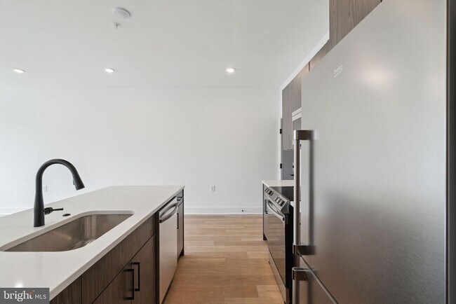 Foto del edificio - 1419 W Grange Ave