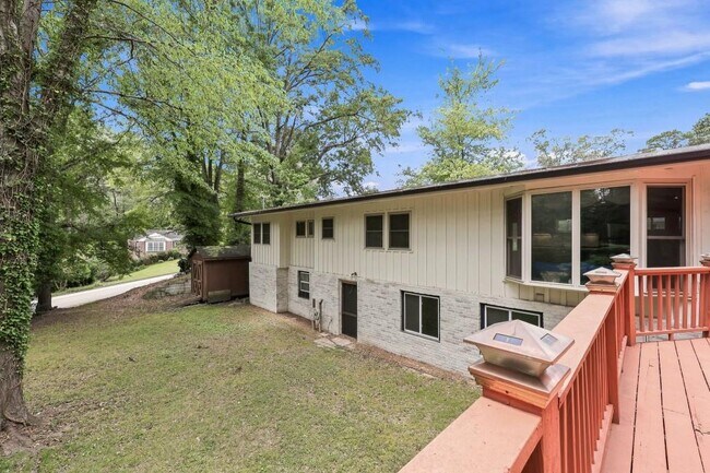 Building Photo - 989 Rudolph St