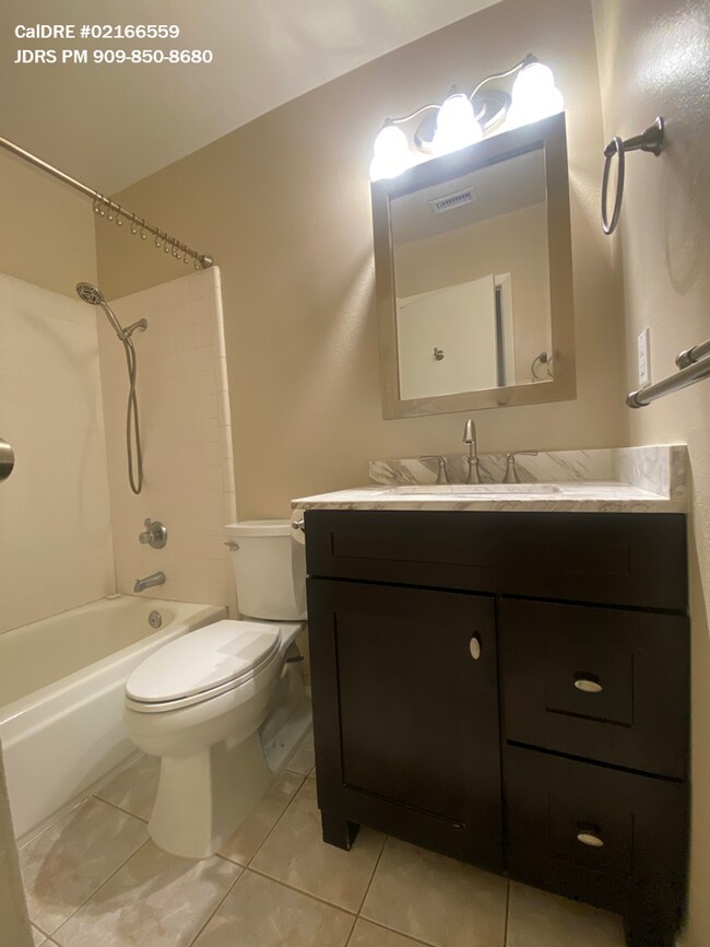 Foto del edificio - Price Lowered! La Verne 2 Bedroom Condo