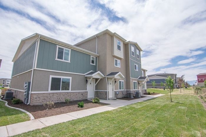 Primary Photo - Gorgeous Townhome with Attached Garage!