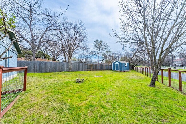 Foto del edificio - Charming 2-Bedroom, 1-Bathroom Retreat in ...