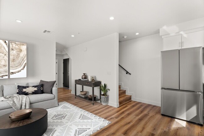 Building Photo - 3909 Montclair St