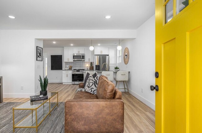 Building Photo - 1012 Debow St