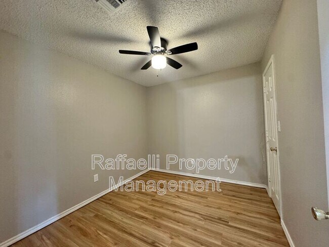 Foto del edificio - 1200 N Kings Hwy
