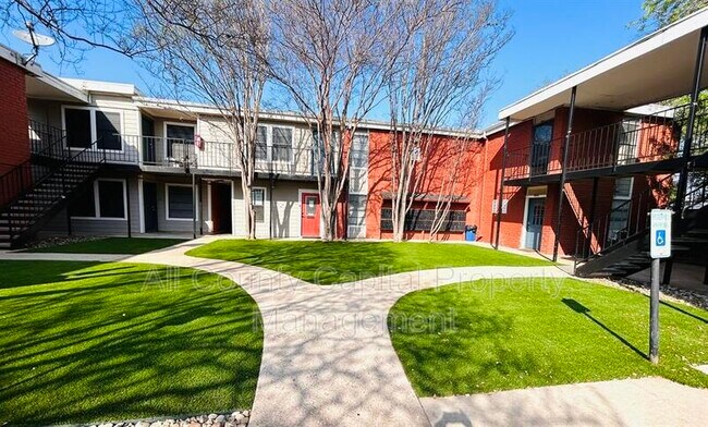 Foto del edificio - 5426 Menchaca Rd