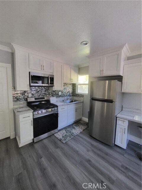 Building Photo - 1597 Crest Way