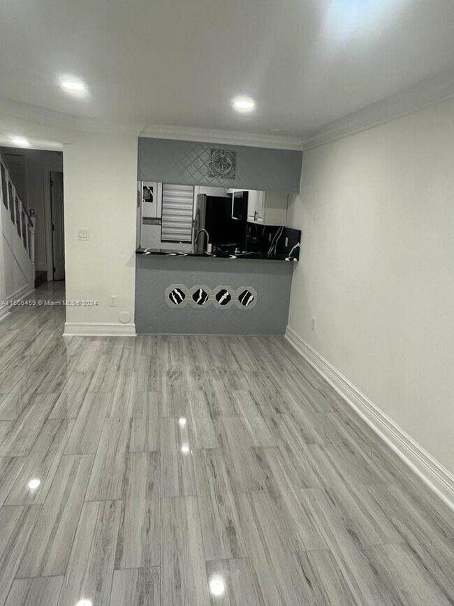 Foto del edificio - 8454 NW 8th St