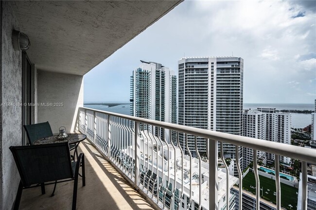 Building Photo - 1200 Brickell Bay Dr