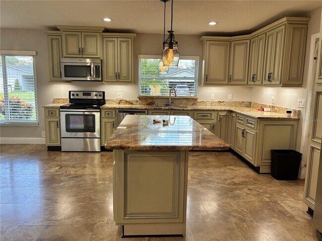 Foto del edificio - 2680 Fitzhugh Rd