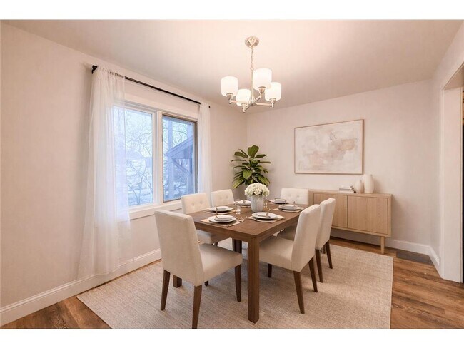 Foto del edificio - 1042 E Circle Dr