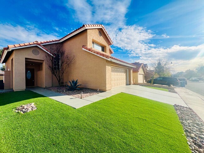 Foto del edificio - 4 bedroom, 3 bathroom house in The Lakes!