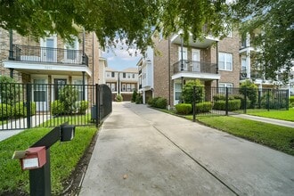 Building Photo - 925 W 19th St Building Photo - 925 W 19th St