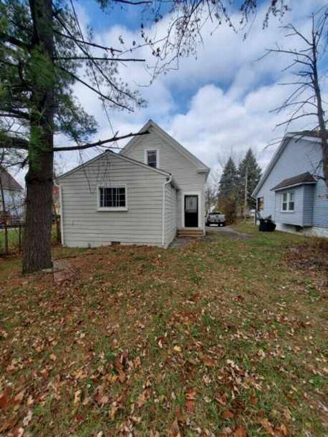 Foto del edificio - Charming 4-Bedroom Property in Prime Location