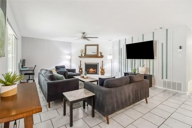 Foto del edificio - 11204 Applewood Dr