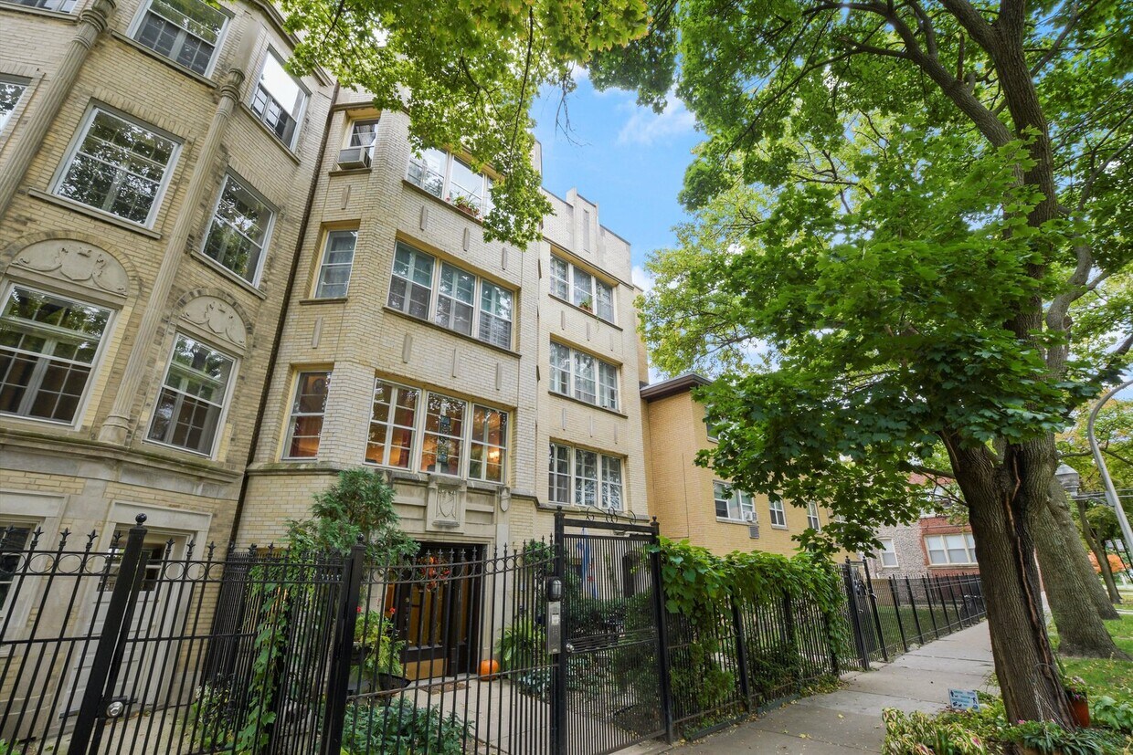 7523 N Seeley Ave Unit 1, Chicago, IL 60645 Condo for Rent in Chicago