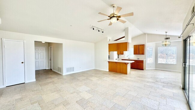 Foto del edificio - Lovely Single Story Home on Private & Secl...