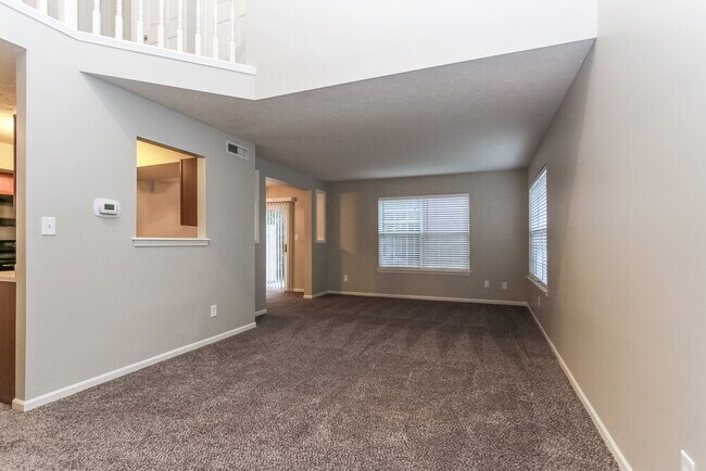 Foto del edificio - 4633 Owls Nest Pl