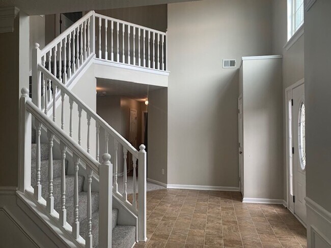 Building Photo - Beautiful 4BR / 2.5 Bath in Hampton!