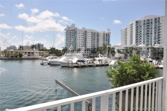 Foto del edificio - 7925 West Dr