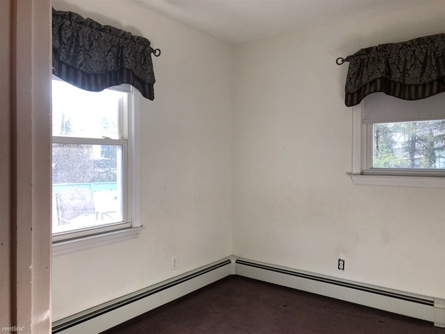 Building Photo - 3 br, 1 bath House - 5 Juniper St
