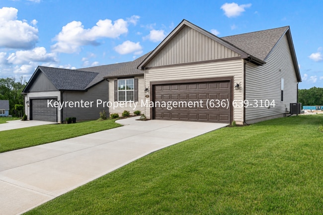 Building Photo - Spacious 3BR Home with Open Floor Plan, Walk-In Closet & Patio