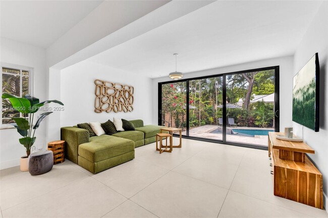 Foto del edificio - 141 SW 23rd Rd