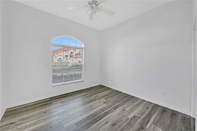 Building Photo - 1042 Jardin Dr