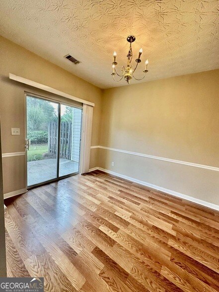 Building Photo - 658 Kenridge Way