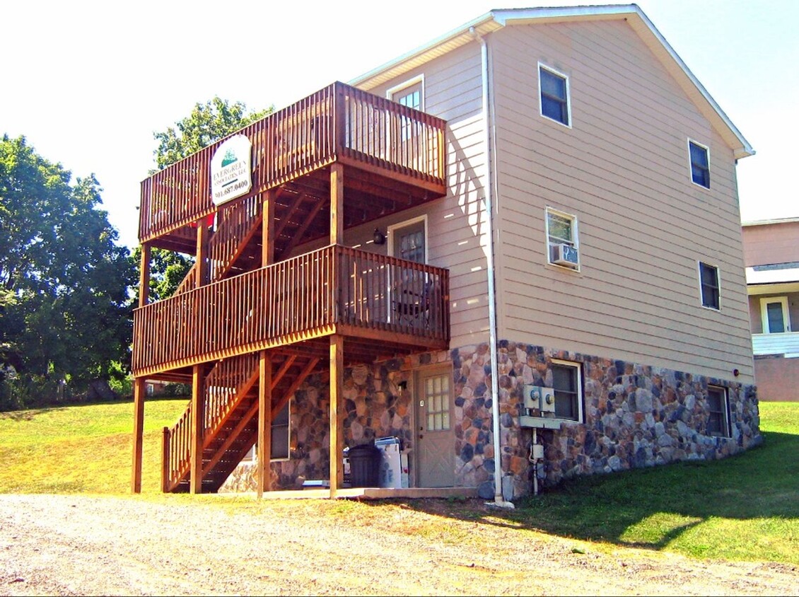 Primary Photo - 203 E College Ave