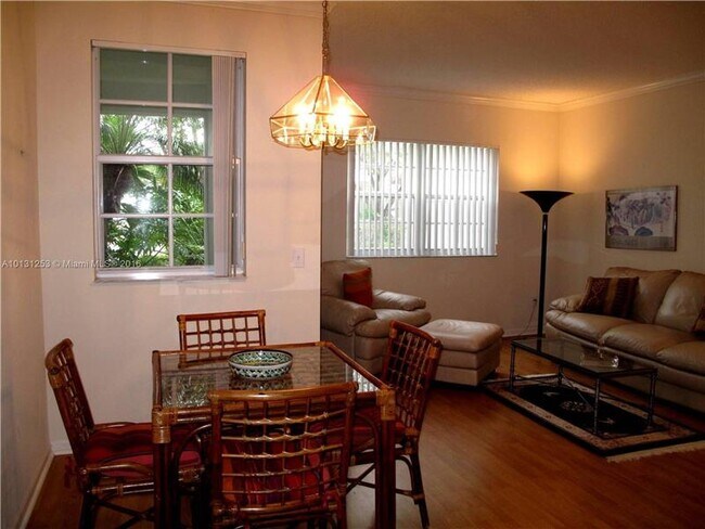 Foto del edificio - 3235 NE 184th St