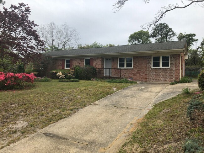 Building Photo - 18 Northwood Dr