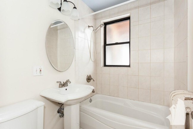 Foto del edificio - 1 bedroom in Chicago IL 60613