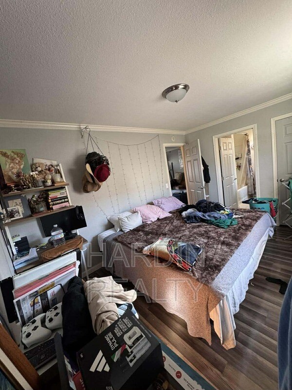 Building Photo - 623 James St