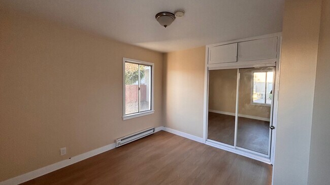 Foto del edificio - 855 W 29th Pl