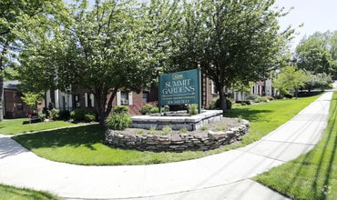 Building Photo - Summit Gardens