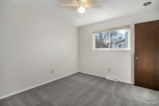 Foto del edificio - 6380 E Wesley Ave