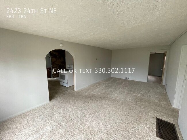 Building Photo - Three bedroom one bathroom home for rent