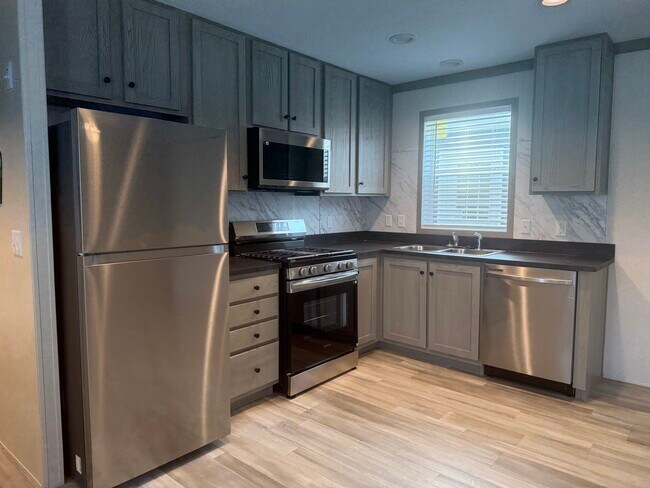 Foto del edificio - 3223 Butternut Ln