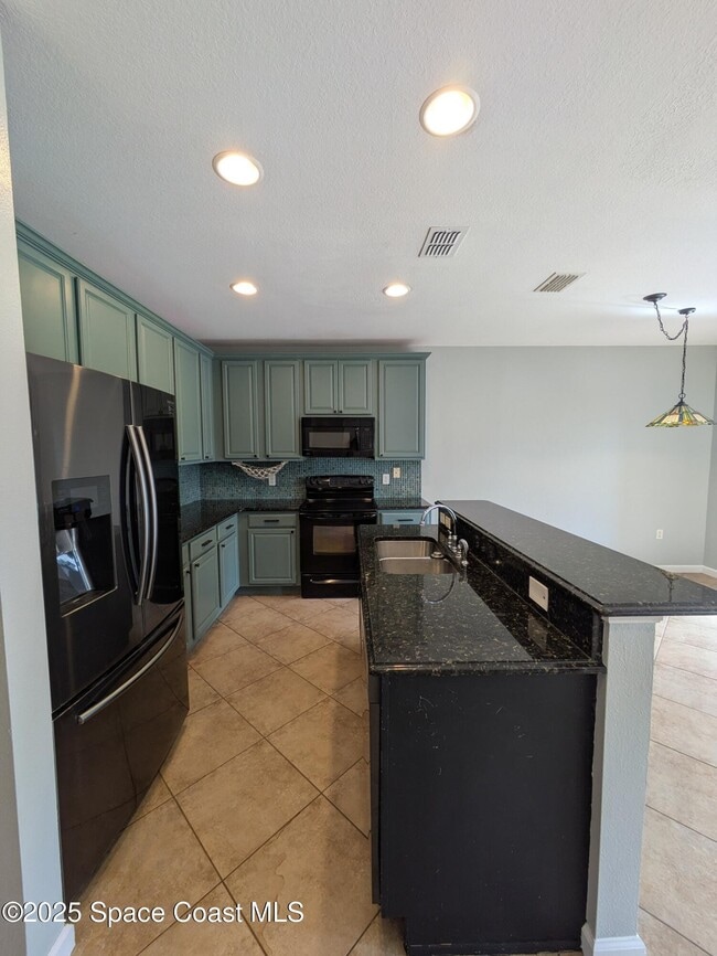 Building Photo - 725 Ventura Dr