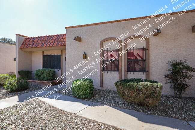 Foto del edificio - 953 N Revere-