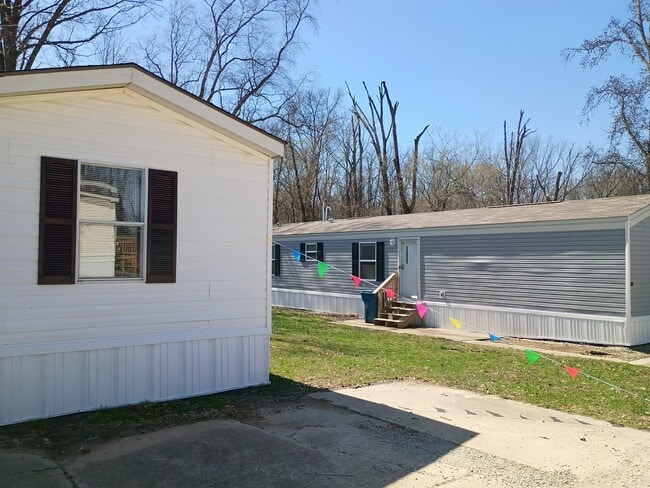 Building Photo - 88 Deerwood Park