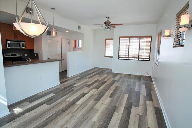 Foto del edificio - 465 E South St