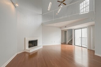 Building Photo - 9809 Richmond Ave