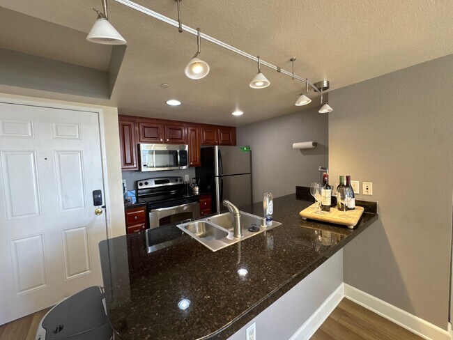 Foto del edificio - 1 Bed / 1 Bath at the Belvedere Towers - Available in July!